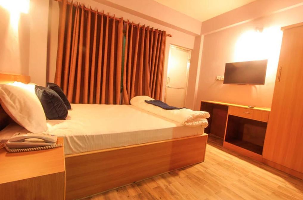 Paila Hostel Lakeside Pokhara Exterior photo